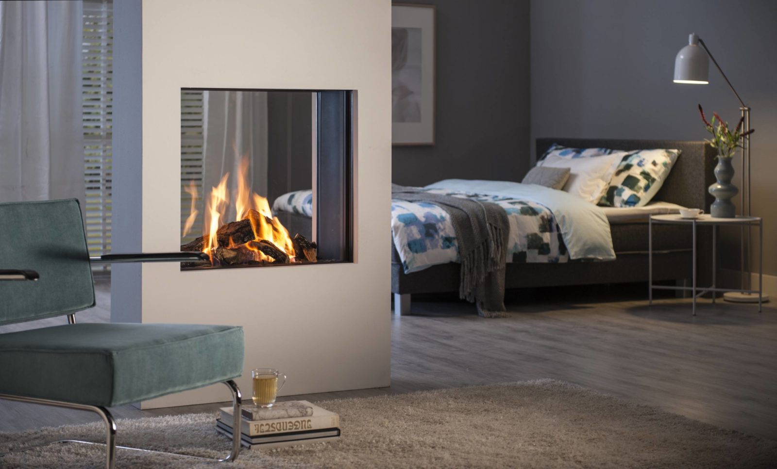 http://www.poeleschemineesetcie.com/wp-content/uploads/2019/12/cheminee_gaz_FONDIS_Trimline_73H_double_face.jpg