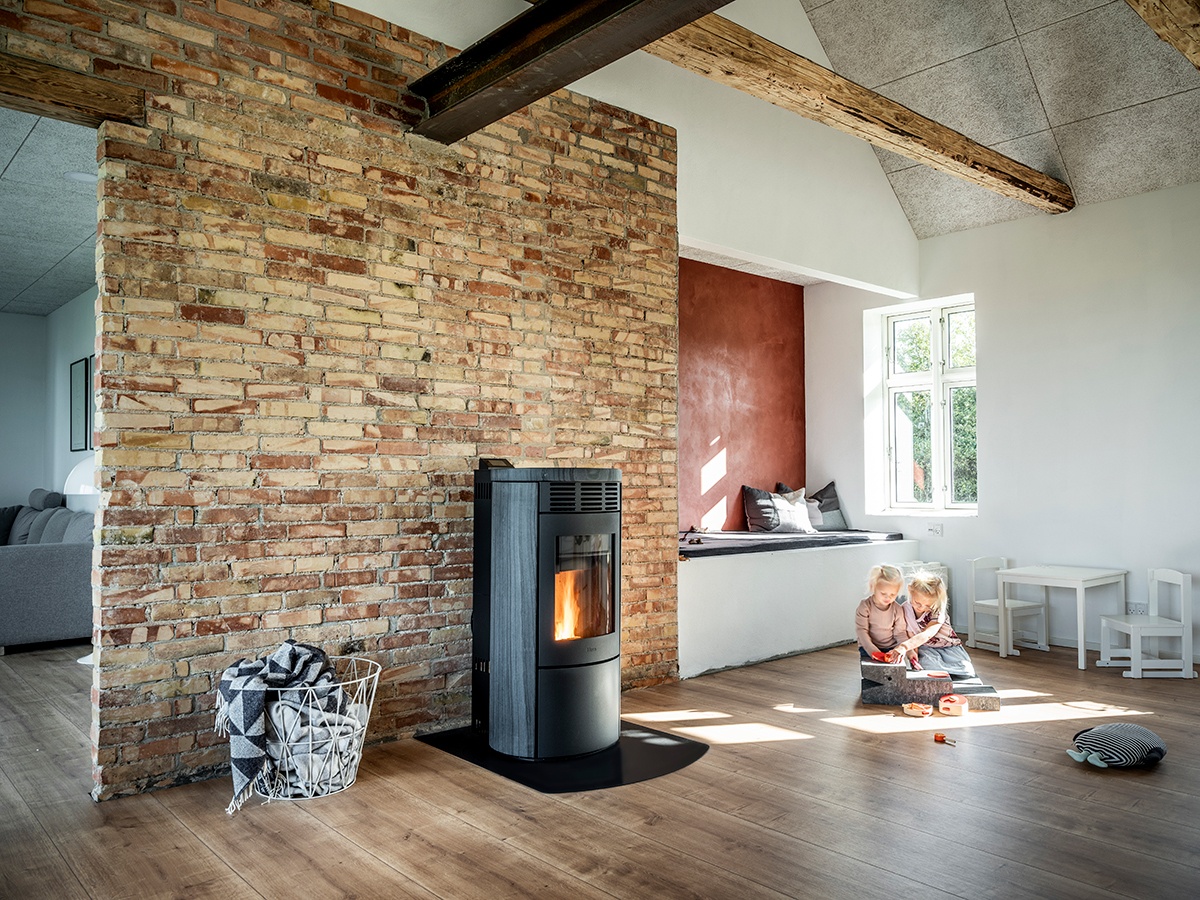 http://www.poeleschemineesetcie.com/wp-content/uploads/2019/12/heta-scan-line-200-blackwood.jpg