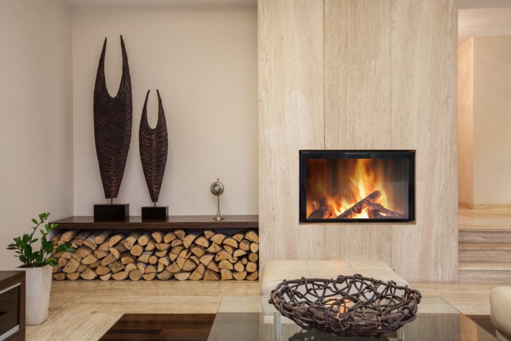 CHEMINÉES HYBRIDES insert à bois dans une cheminée moderne dans un intérieur